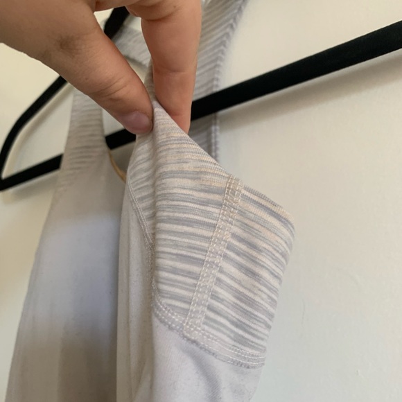 Lululemon Athletica Grey /White Striped Built in Bra Racerback Tank Top size 4 - Picture 4 of 8